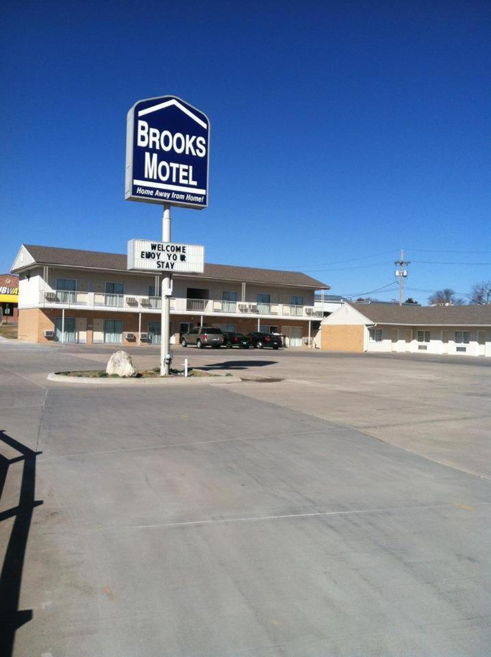 Brooks Motel Norton Exterior photo