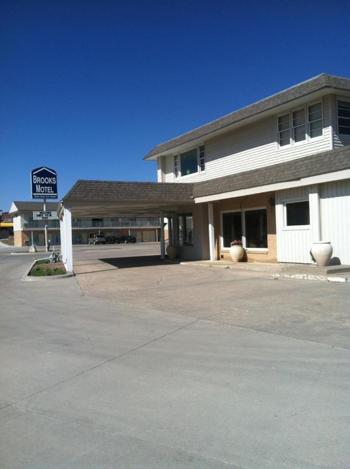 Brooks Motel Norton Exterior photo