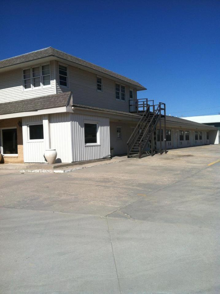 Brooks Motel Norton Exterior photo